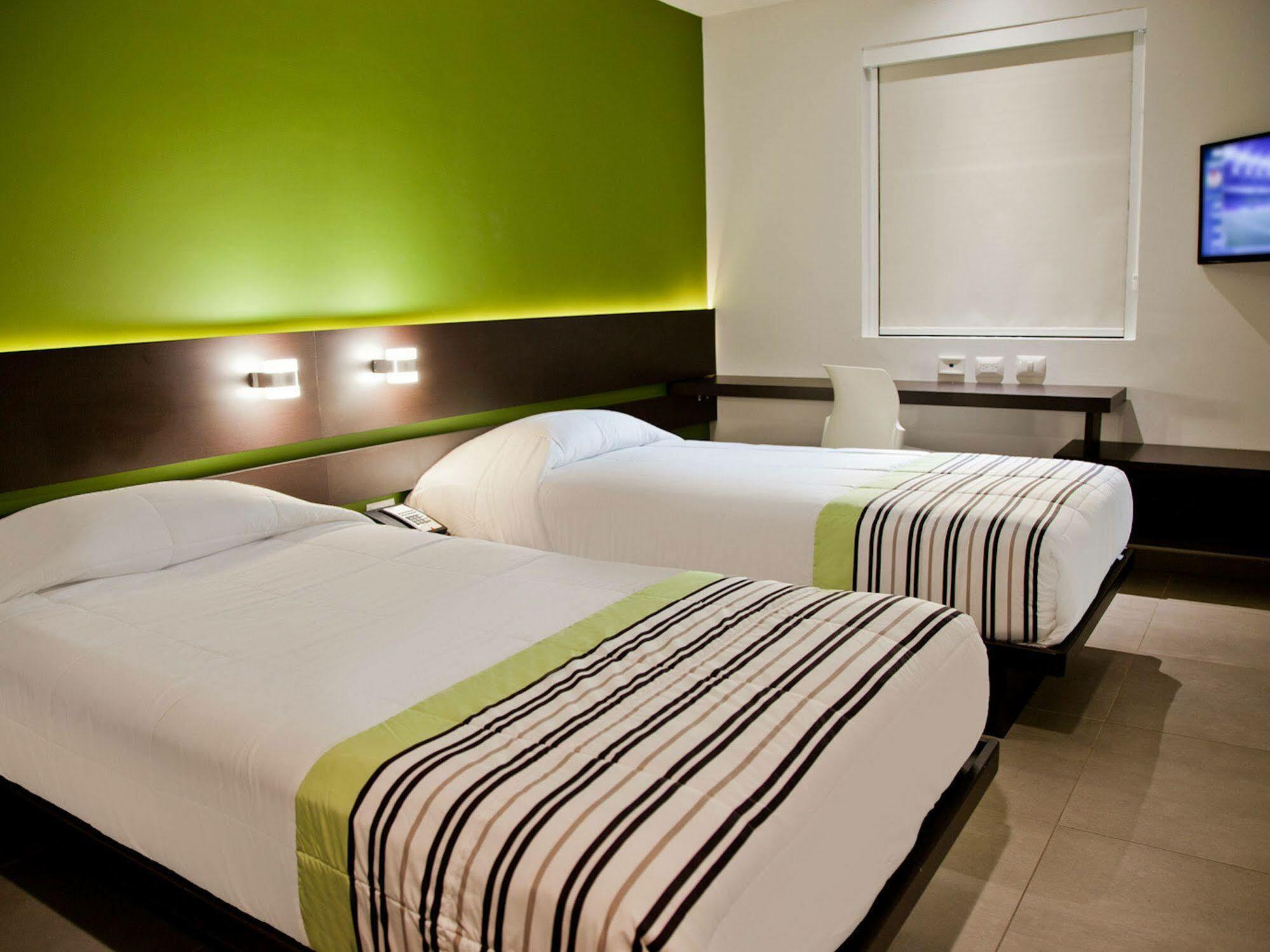 City Express Junior By Marriott Toluca Zona Industrial Exteriör bild